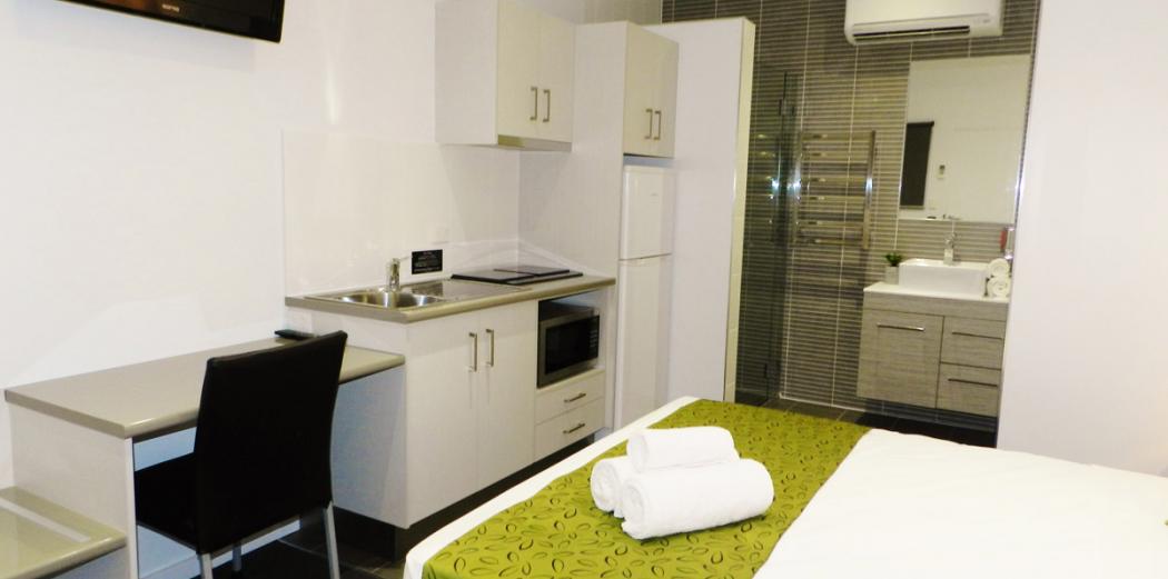 Queen studio kitchenette at Copper City Motel